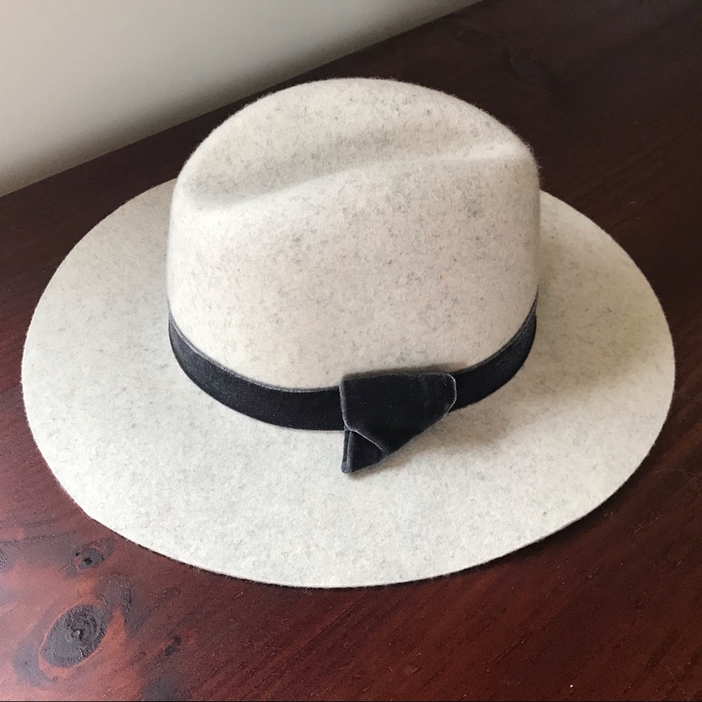 Anthropologie Hatattack Felted Wool Hat Fedora Grey with Bow Autumn